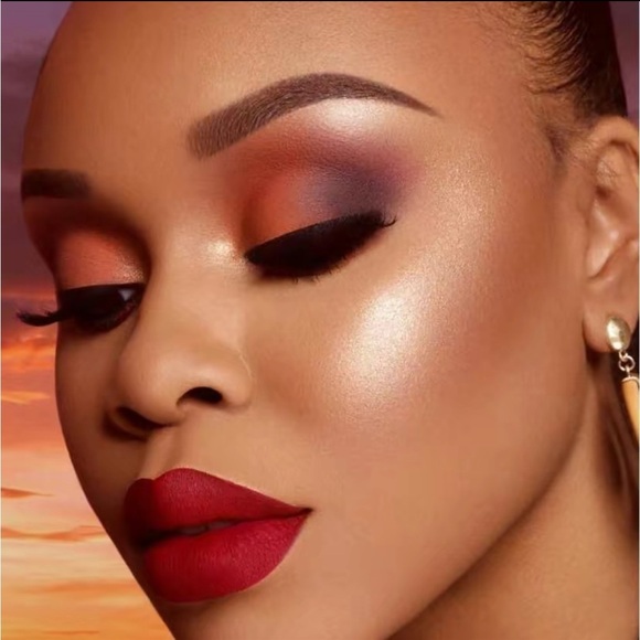 Juvia’s Other - JUVIA’S PLACE The Royalty II Loose Highlighter In Champagne